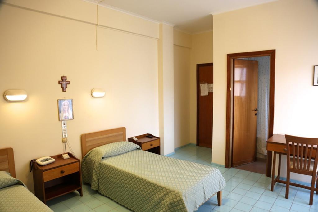 Hotel Casa Piccole Ancelle Di Cristo Re à Rome Chambre photo