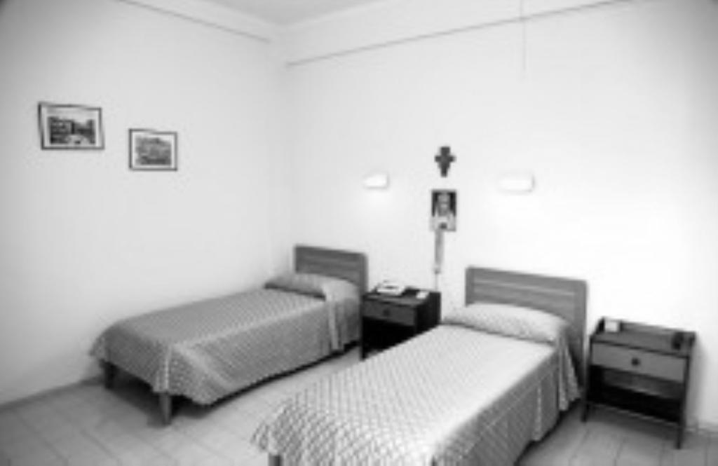 Hotel Casa Piccole Ancelle Di Cristo Re à Rome Chambre photo