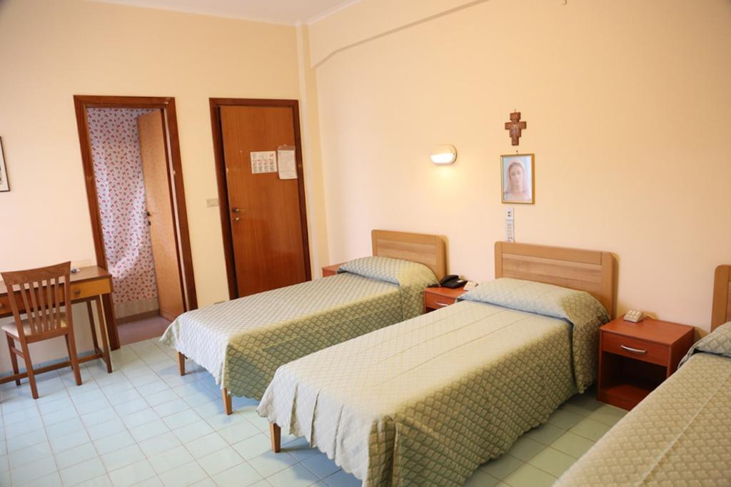 Hotel Casa Piccole Ancelle Di Cristo Re à Rome Chambre photo