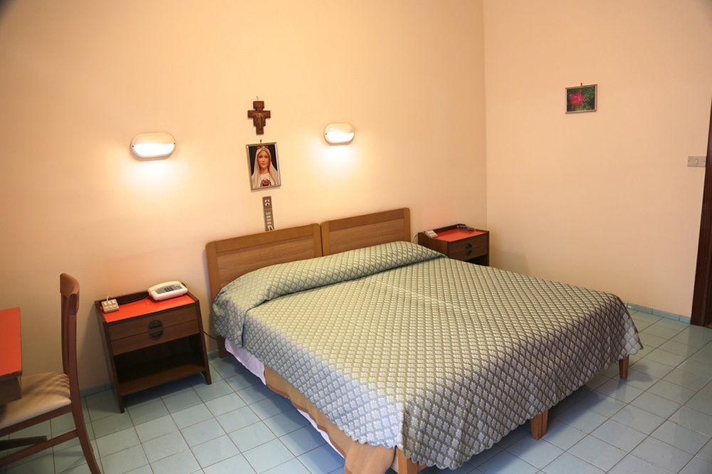 Hotel Casa Piccole Ancelle Di Cristo Re à Rome Extérieur photo